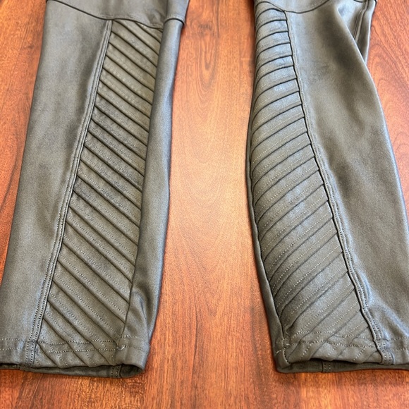 Spanx Faux Leather Moto Leggings gray medium - Picture 5 of 11